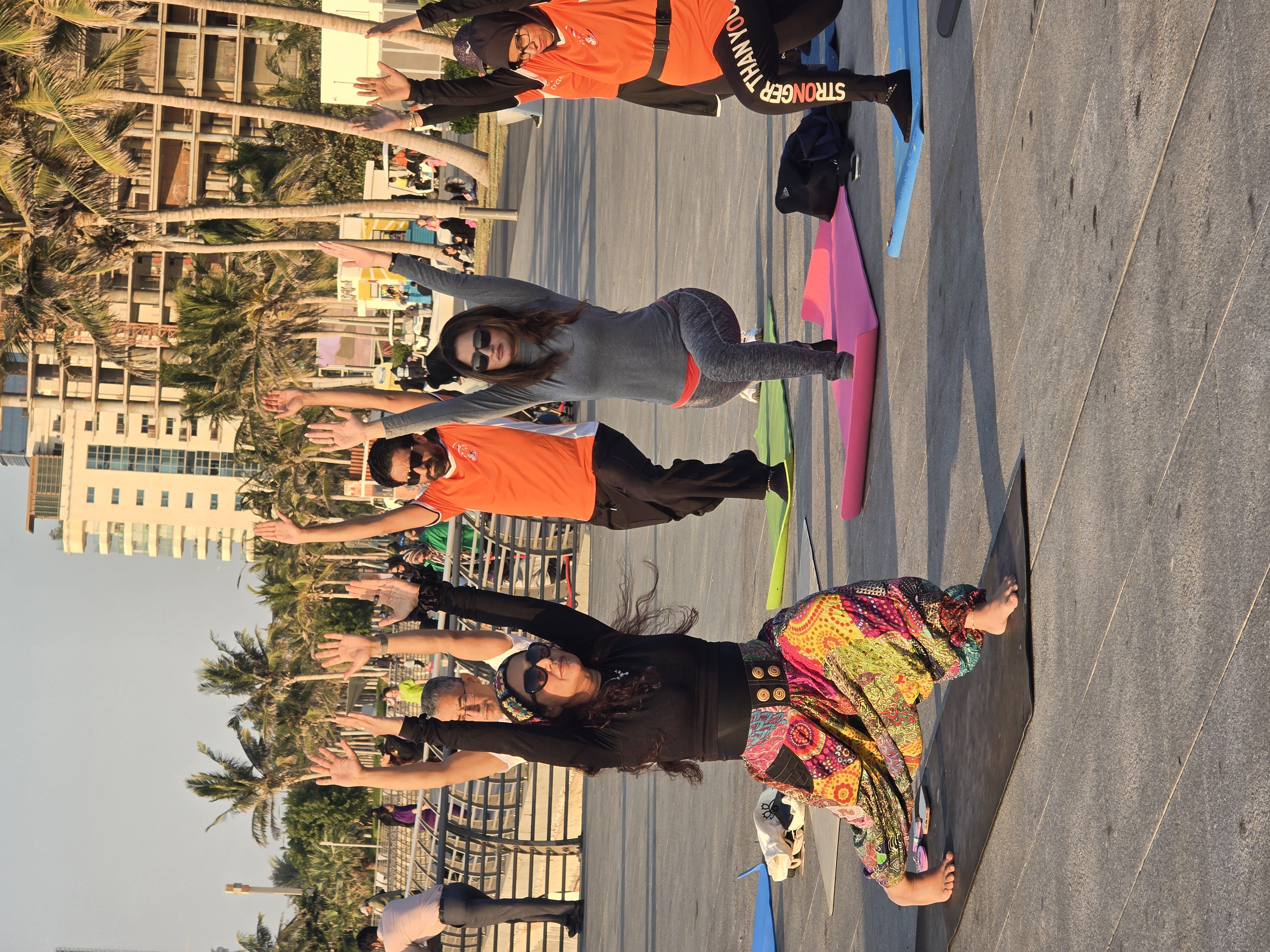 بمناسبة بدايه السنه الجديده دراج ابحر يشارك القنصلية الهندية فرحتهم 